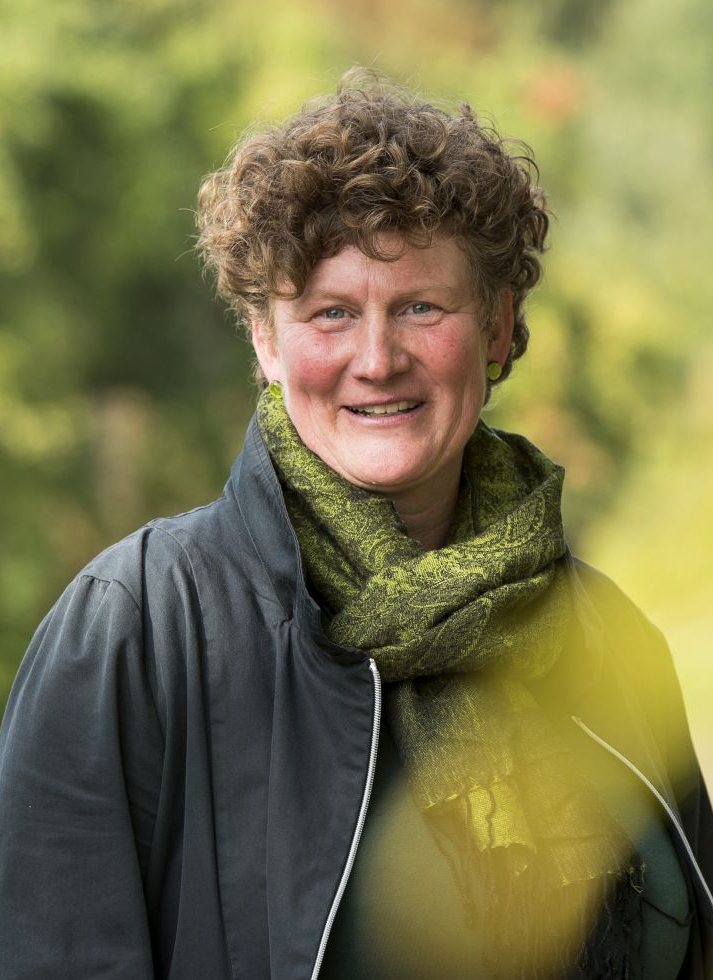 Sabine Eller im Herbstwald